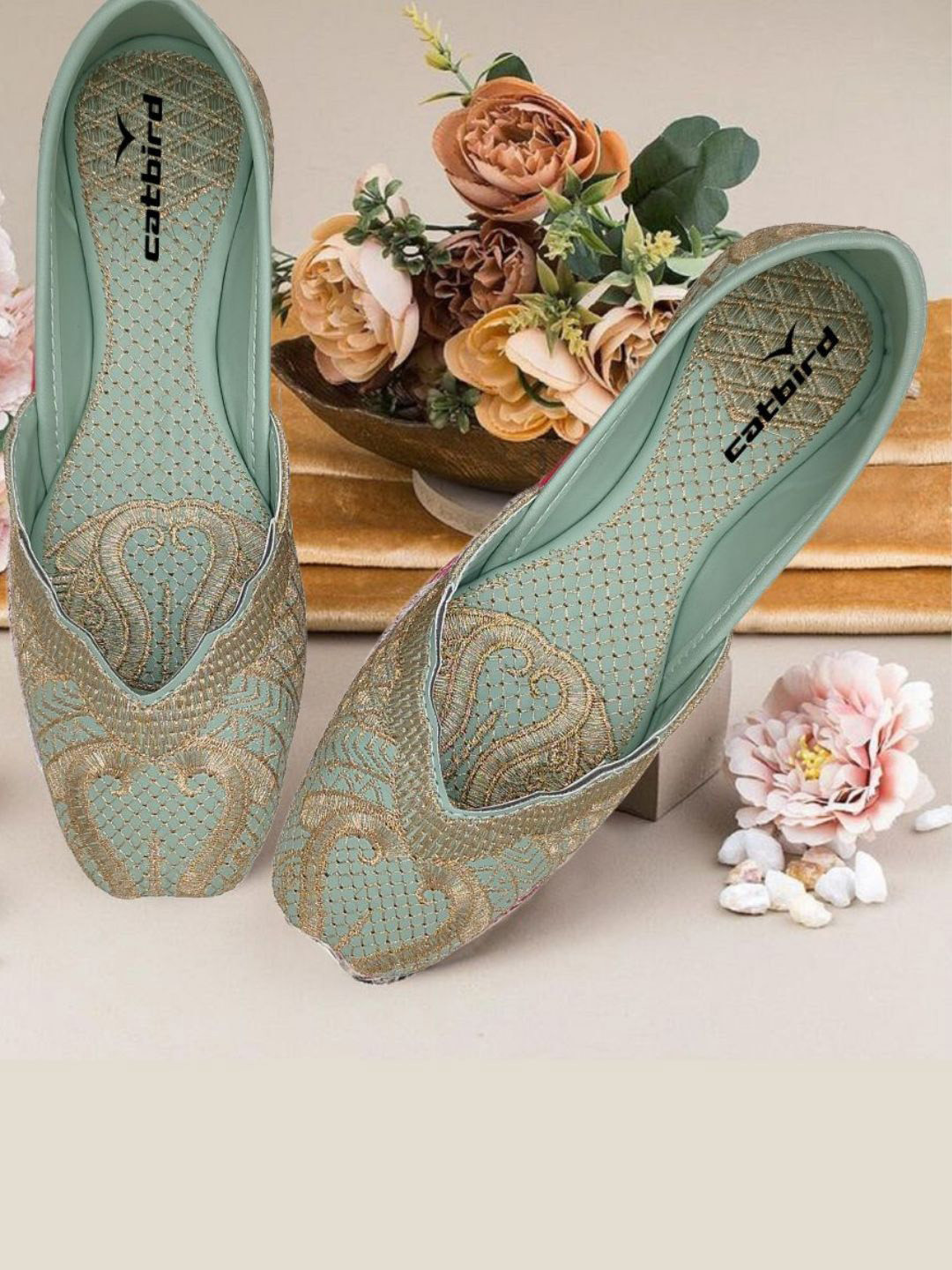 CATBIRD Women Ethnic Embroidered Mojaris