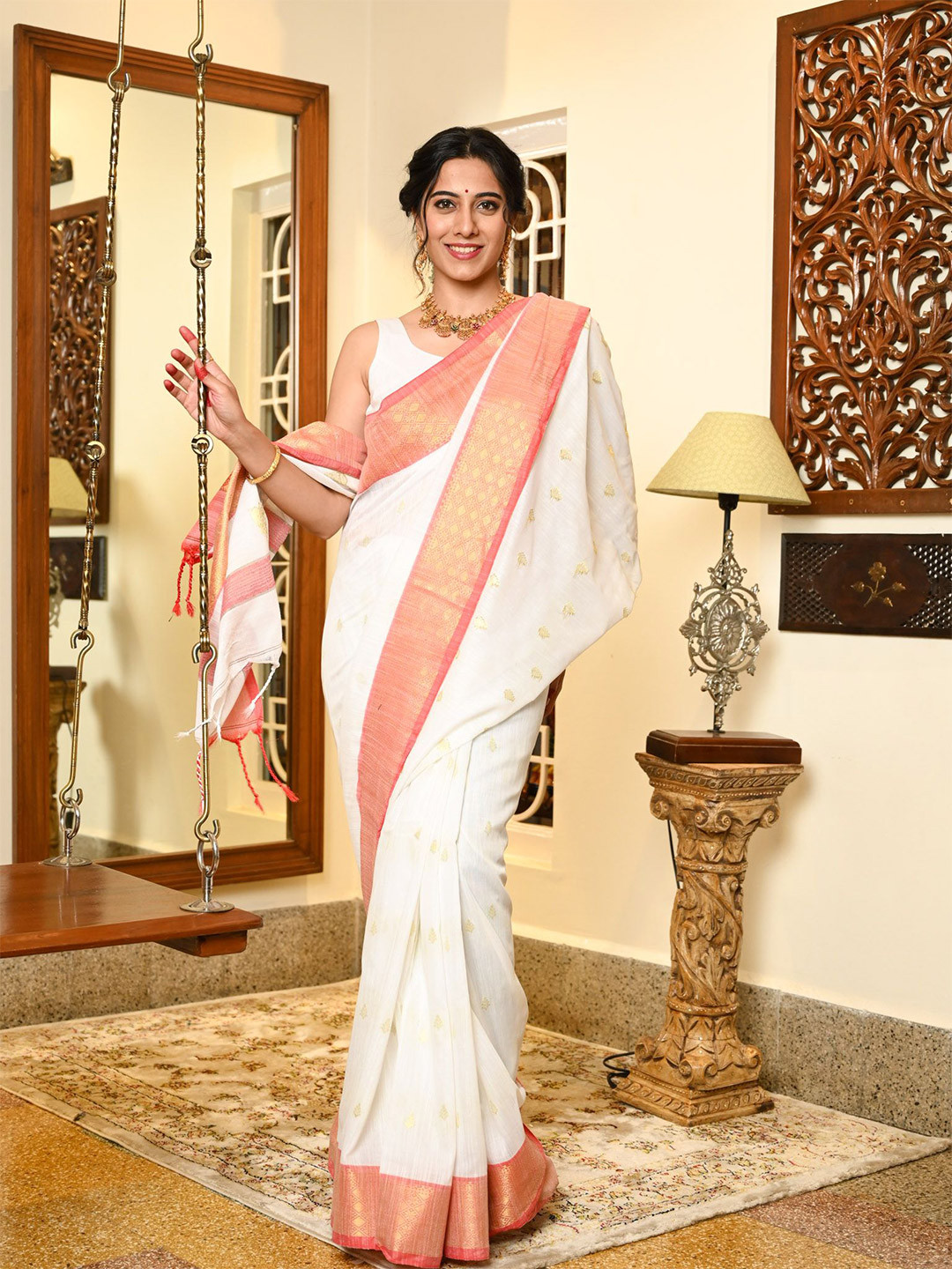 BEATITUDE Woven Design Zari White Cotton Tangail Handloom Saree