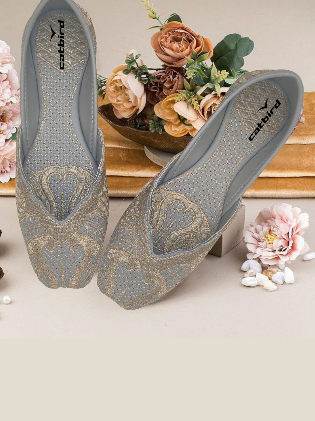 CATBIRD Women Ethnic Mojaris with Embroidered Flats