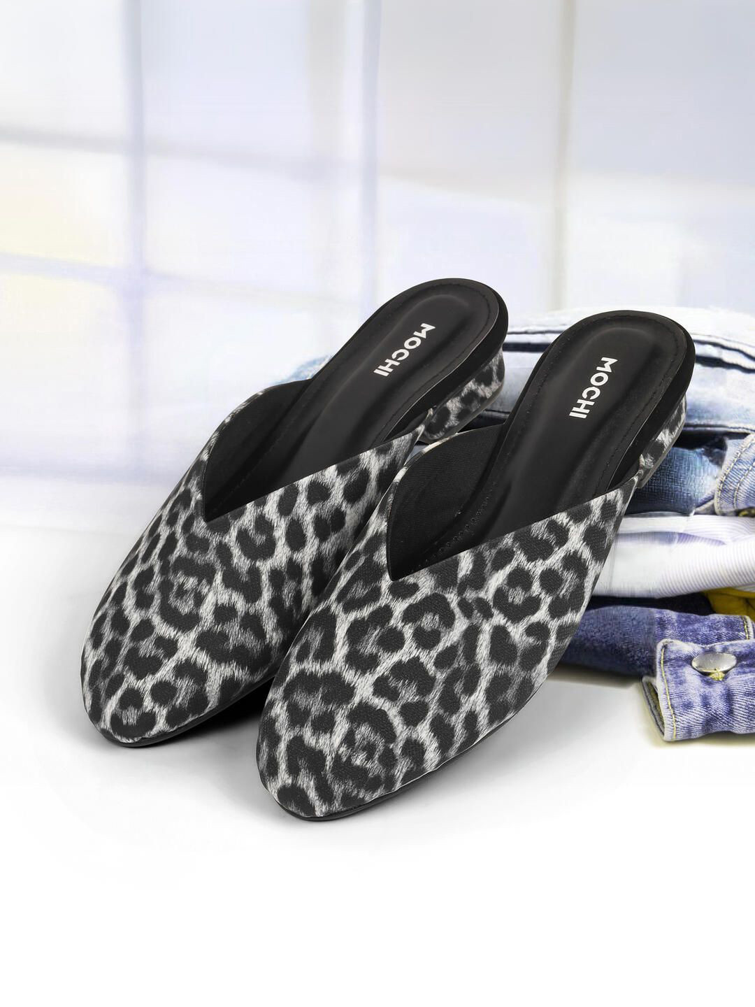 Mochi Women Woven Design Pointed Toe Flatform Mules