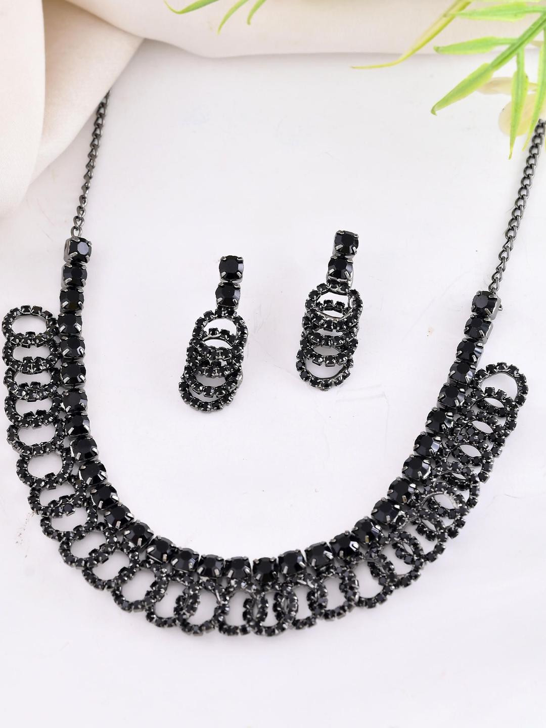 Black Circular Stone Studded Jewellery Set