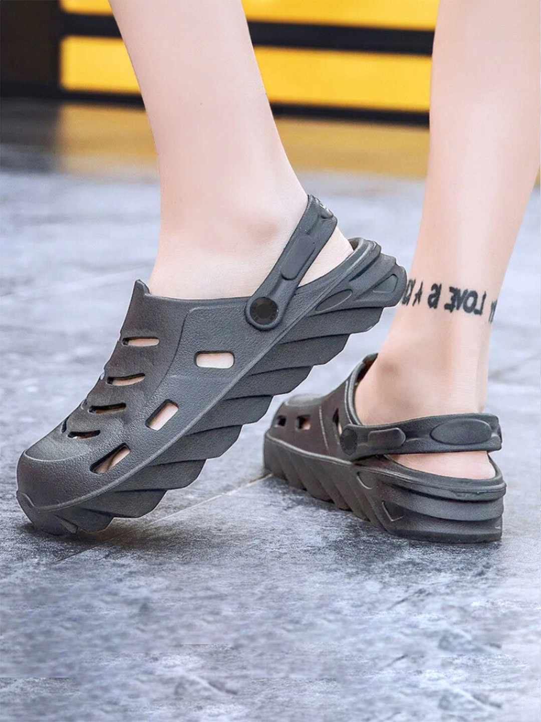 Svaar Men Lightweight Waterproof Cushioned & Trendy Design Clogs