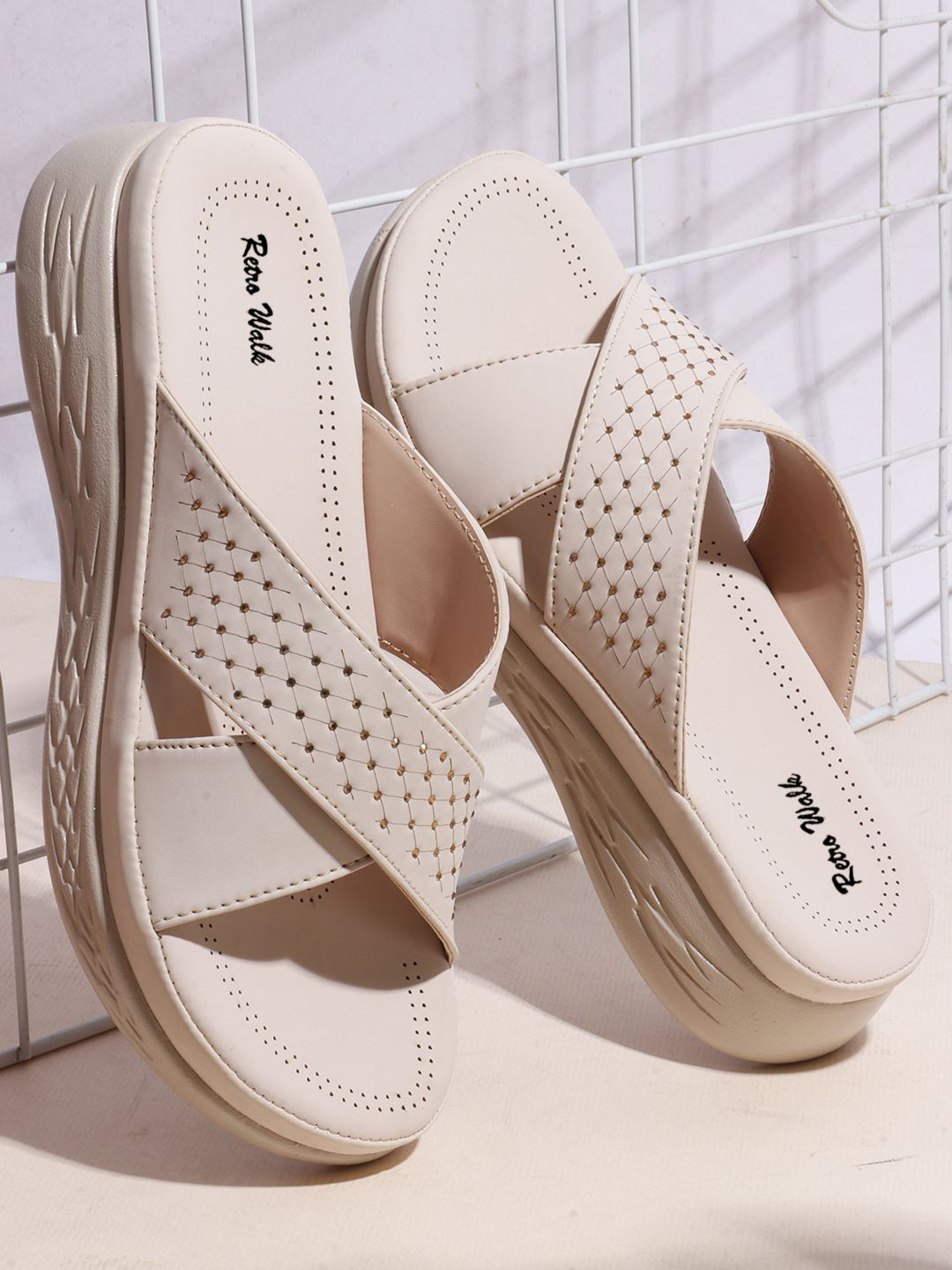 Retro Walk Women Open Toe Flats with Laser Cuts