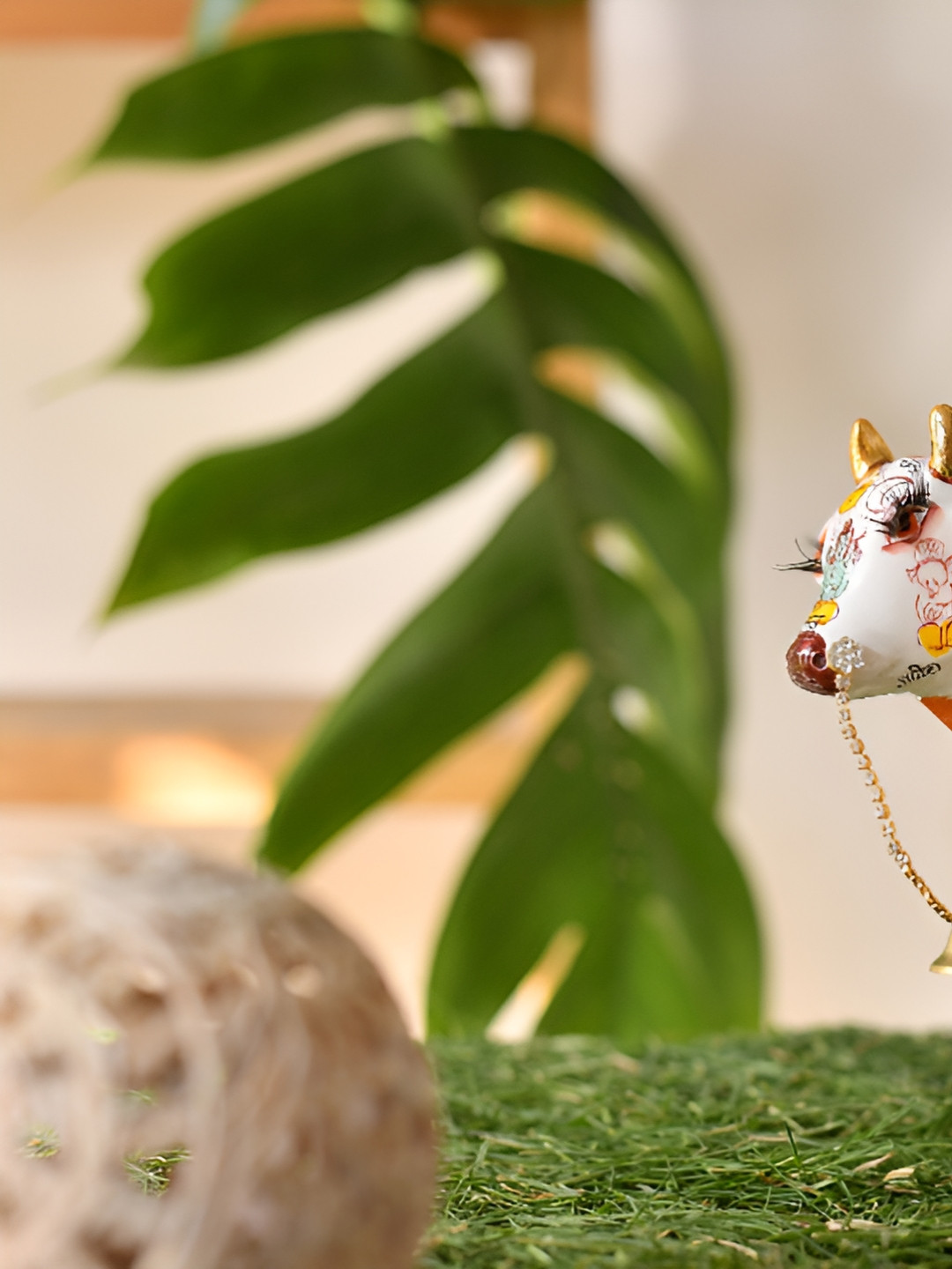 Aura White 7 Yellow Cow Jodh Idol Showpiece