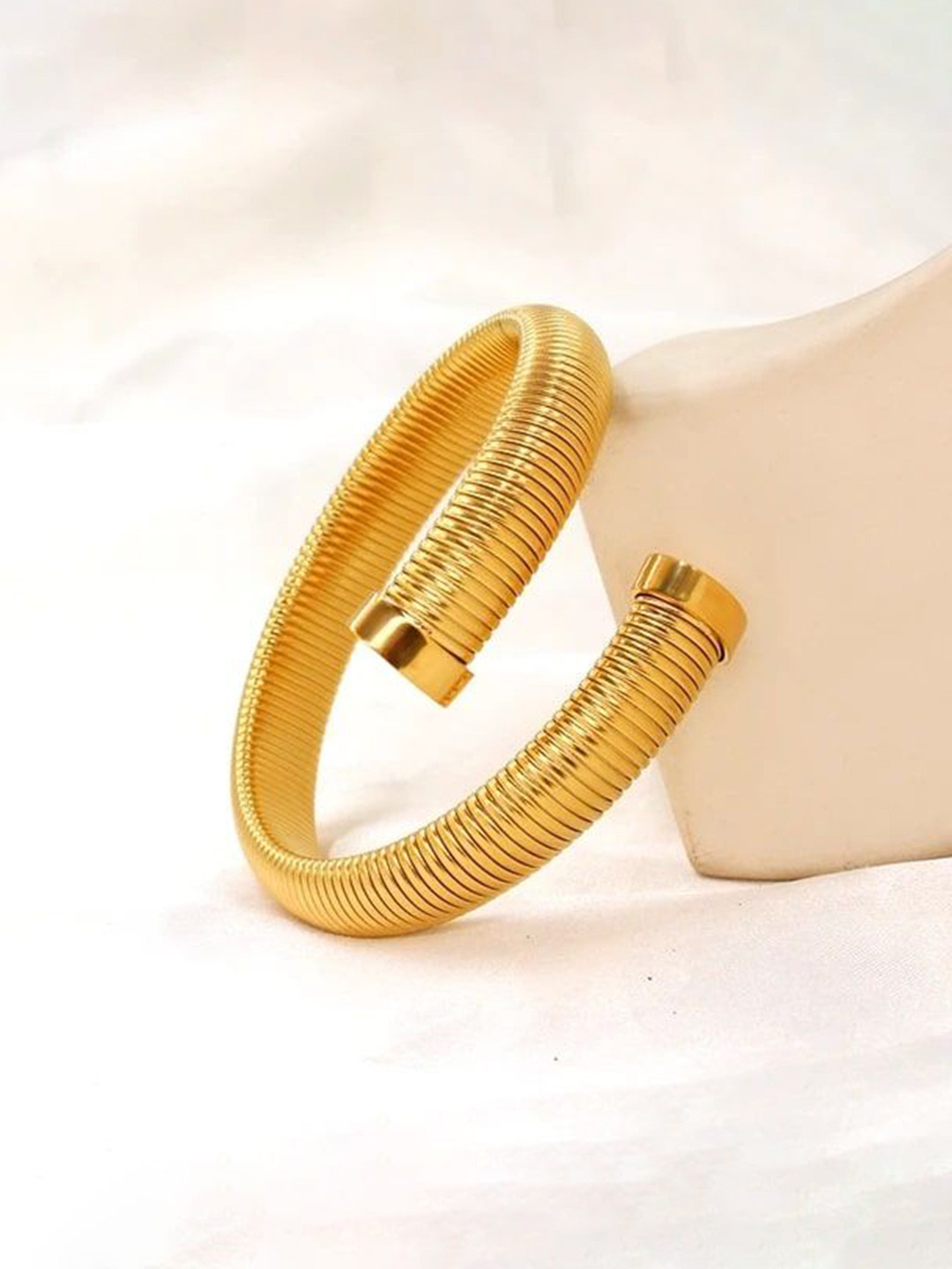JEWILLEY Gold-Plated Stainless Steel Antique Anti Tarnish Bangle-Style Bracelet