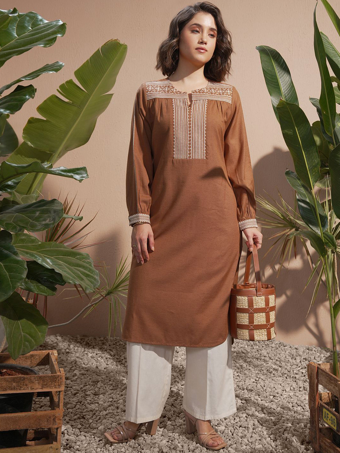 Vara By Vishudh Women Woven Design Embroidered Daily Straight Kurta