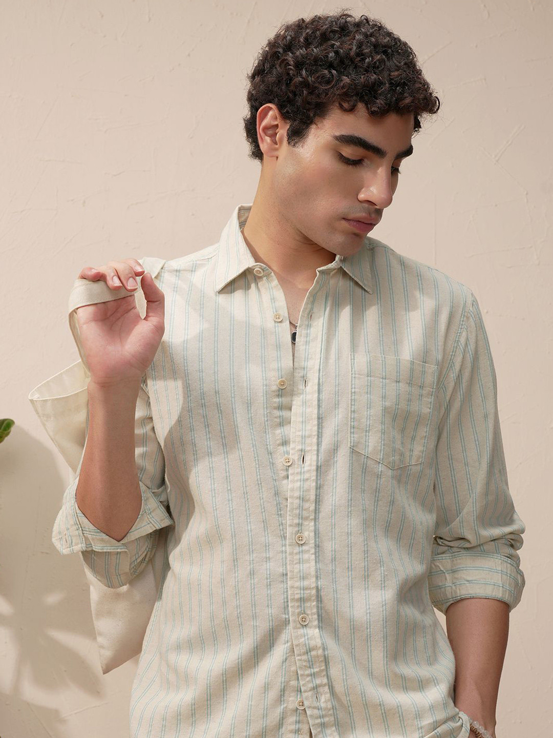 HIGHLANDER Vertical Striped Cutaway Collar Slim Fit Shirt