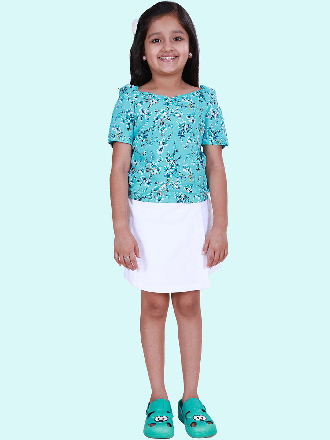 KiddoPanti Girls Floral Printed Ruched Sleeves Top & Over Lap Skorts