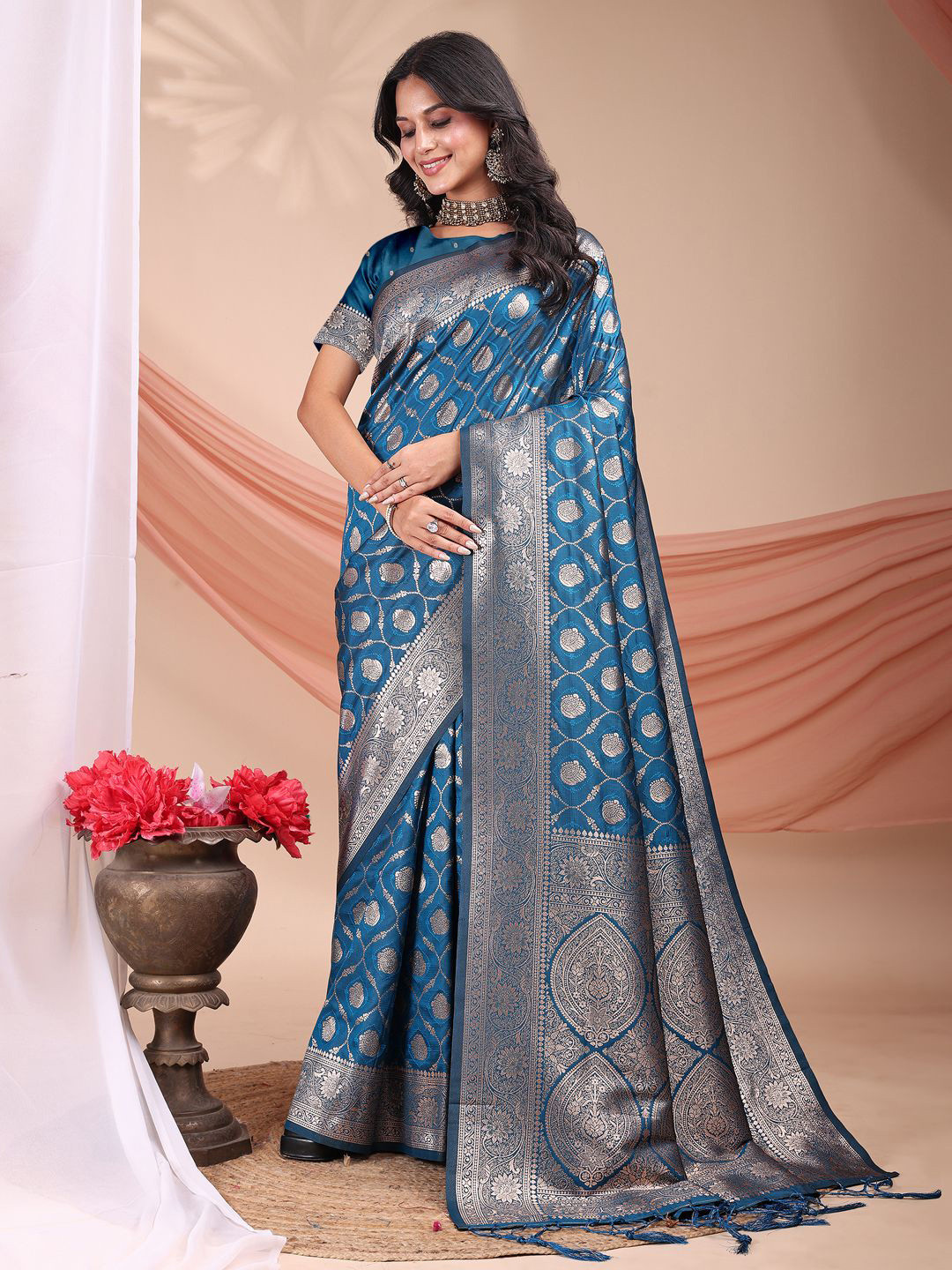 Dhyey Fashion Women Floral Jaali Heavy Work Banarasi Saree