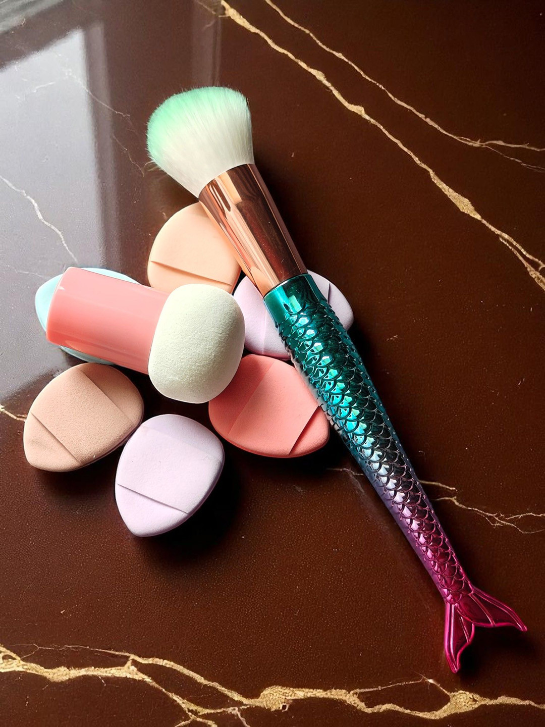 CHRONEX Set Of 8 Mini Powder Puff Sponges, Face Brush & Beauty Blender