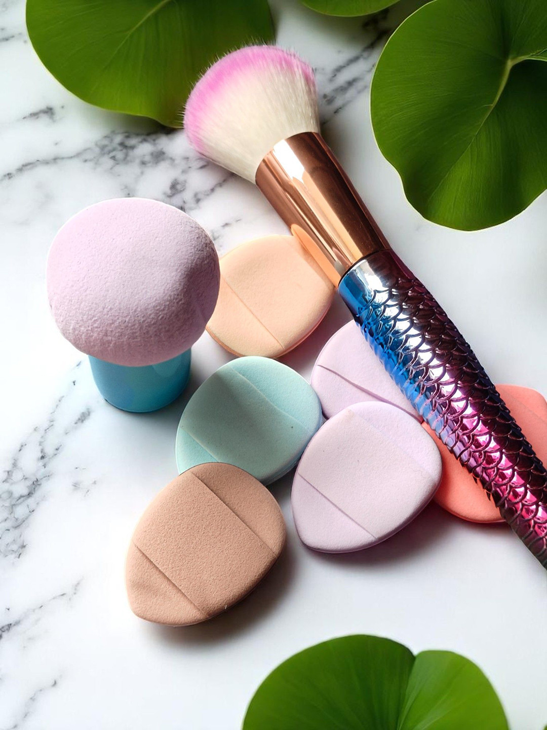 CHRONEX Set Of 8 Mini Powder Puff Sponges, Face Brush & Beauty Blender