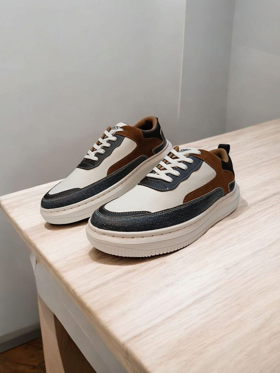 Redox Buzz Men Colourblocked Leather Sneakers