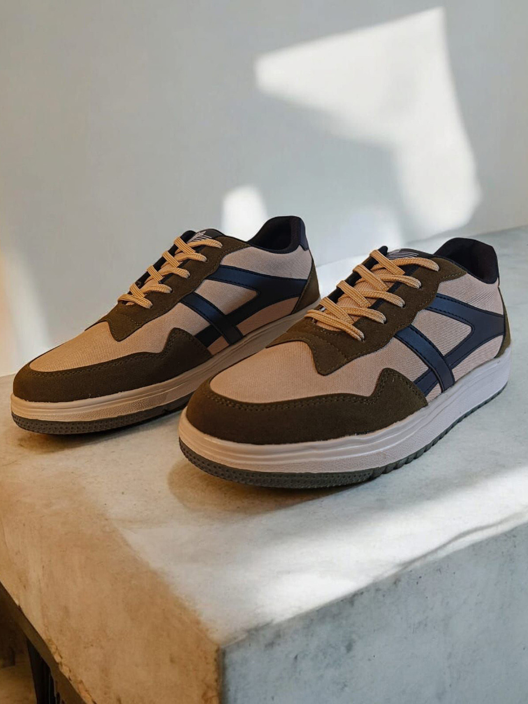 Redox Buzz Men Colourblocked Leather Lace-up Sneakers