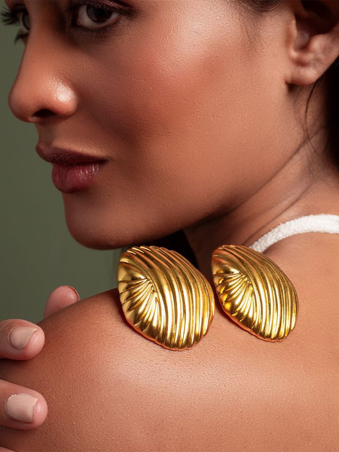 MINJI AND CO. Gold-Plated Shell Pattern Contemporary Studs