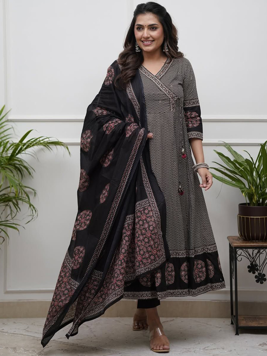 BE IN TEXO FAB Women Striped Kurta with Trousers & Dupatta