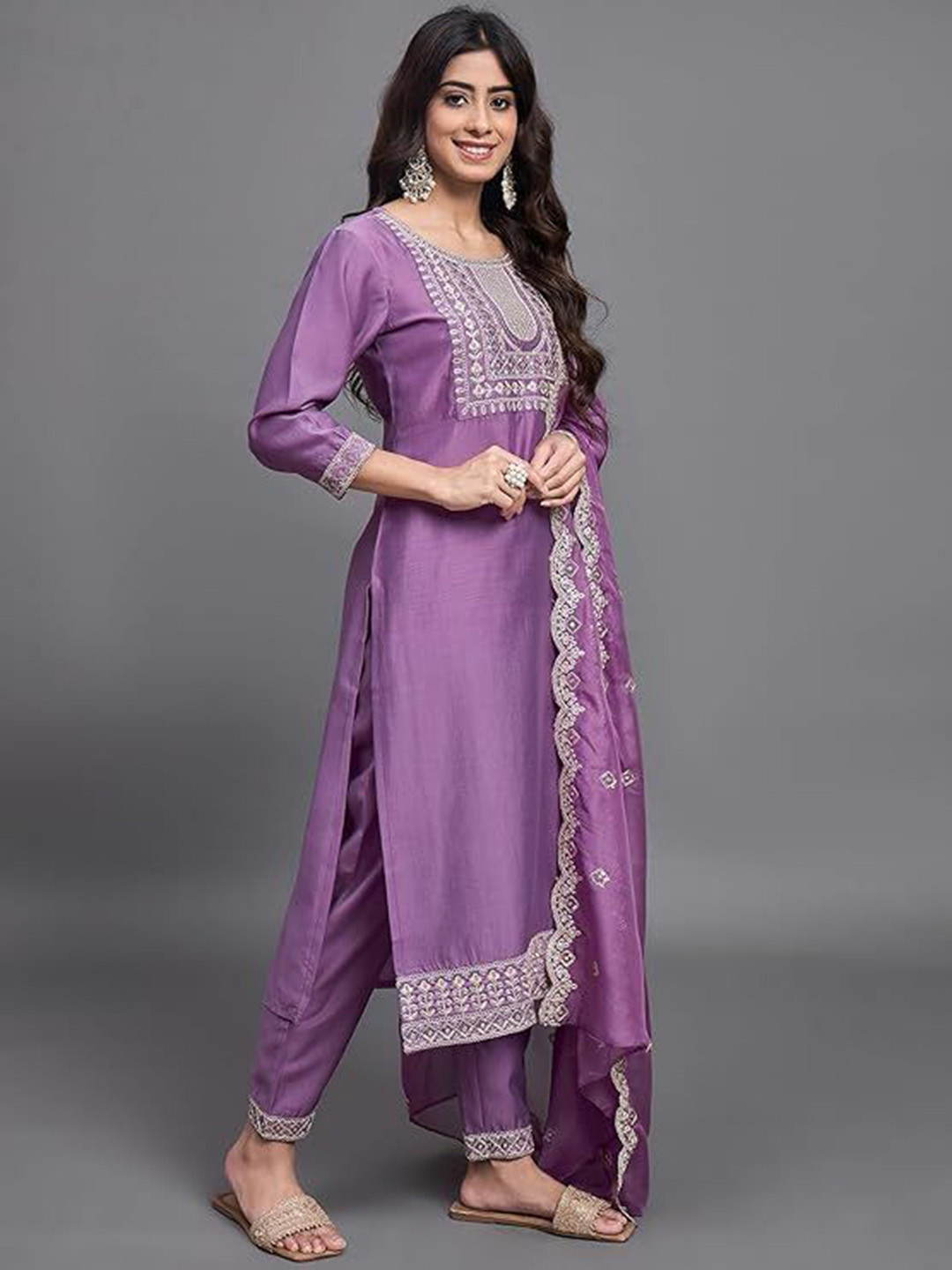 BE IN TEXO FAB Women Embroidered Regular Thread Work Kurta with Trousers & With Dupatta