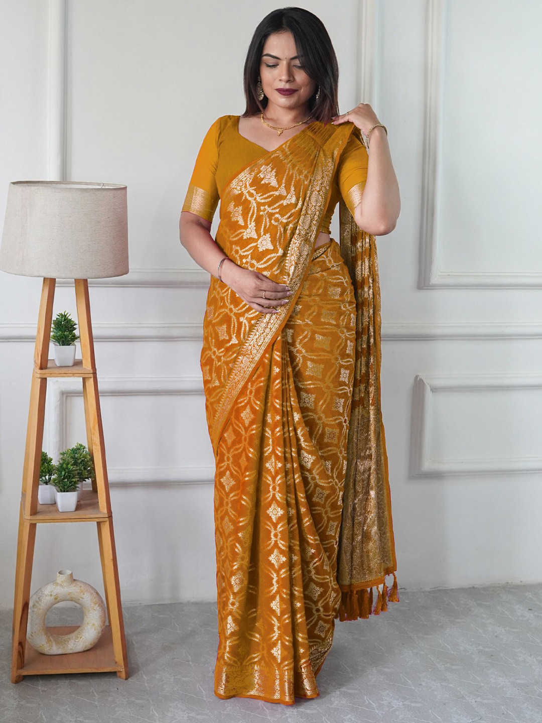 FLOURIOUS Woven Design Zari Pure Georgette Banarasi Saree
