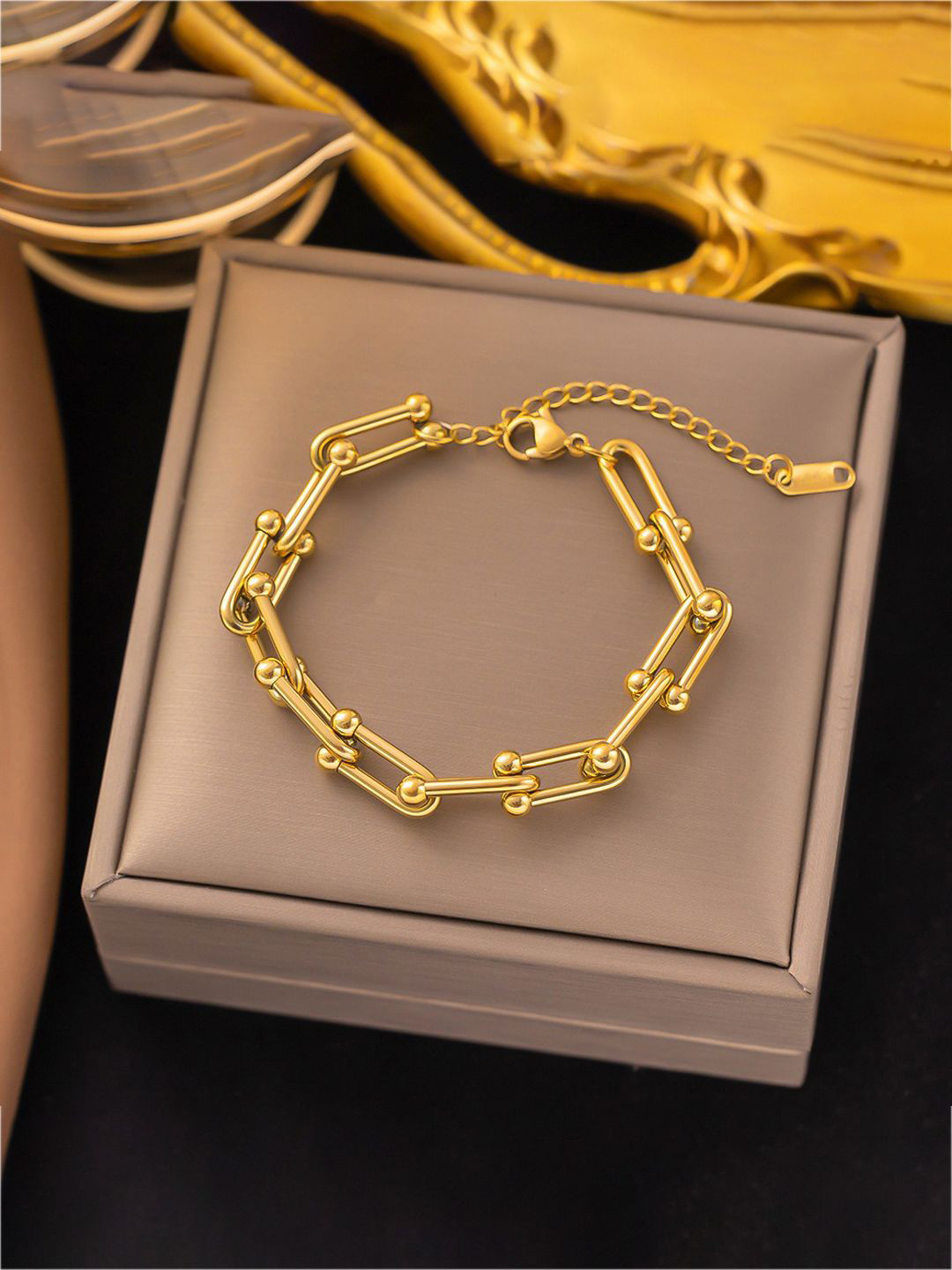 GOLDIWALA Stainless Steel Gold-Plated Stackable Horseshoe Link Bracelet