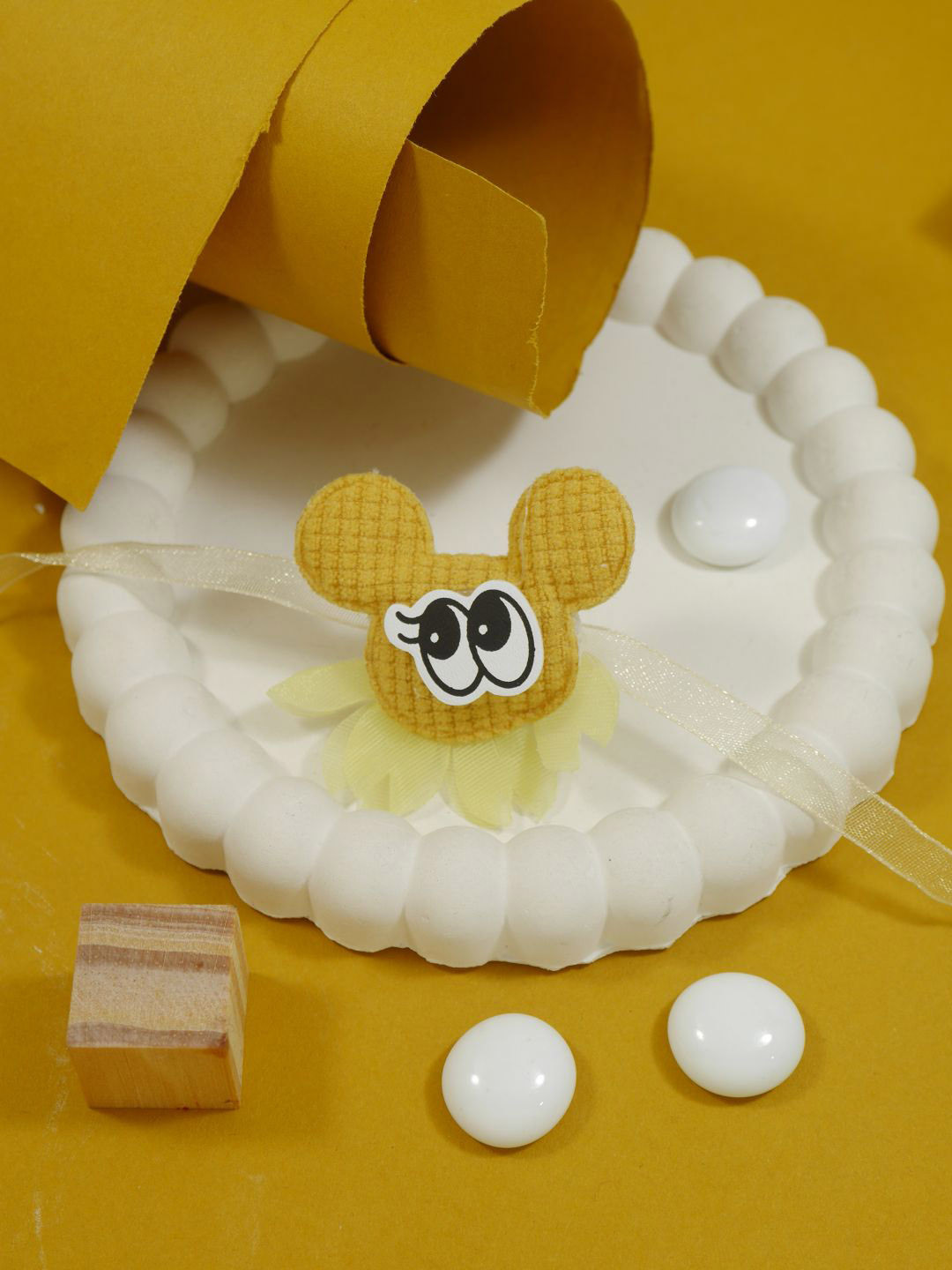 I Jewels Boys Yellow & White Rakhi with Greeting Card & Roli Chawal