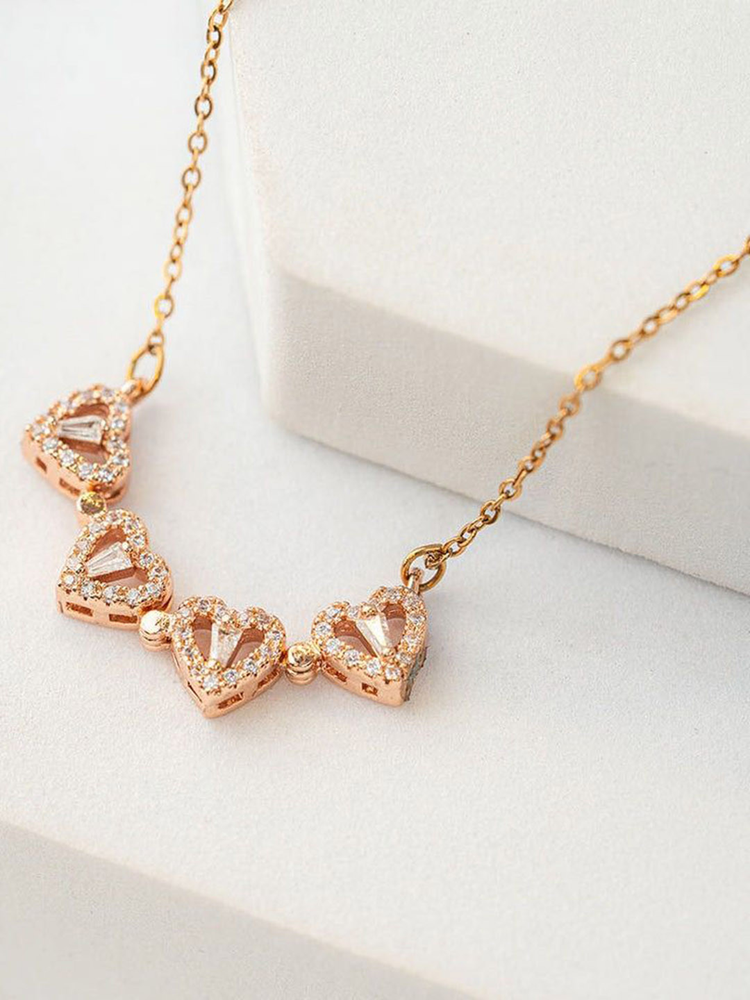 VS Unique Collection 4 Hearts Openable Magnet Design Necklace