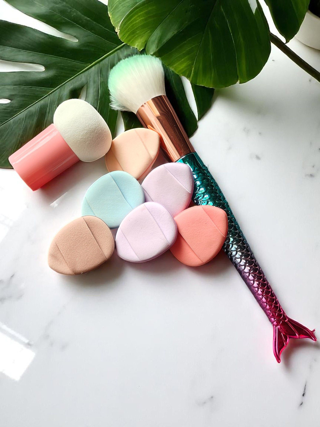 CHRONEX Set Of 8 Mini Powder Puff Sponges, Face Brush & Beauty Blender