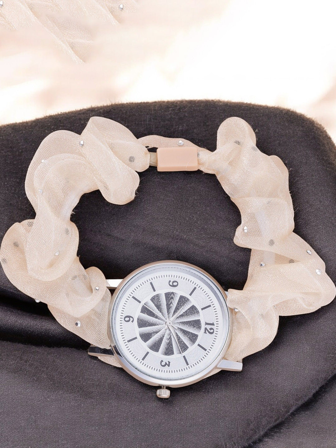 WATCHSTAR Women Dial & Straps Analogue Watch Galaxy cream