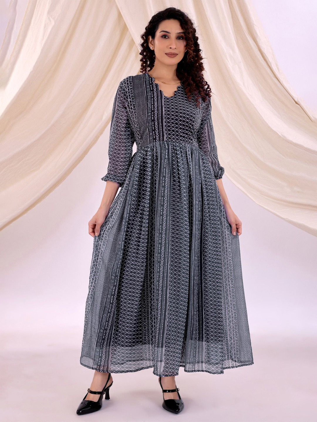 SHILL INTERNATIONAL Geometric Printed Fit & Flare Maxi Dress