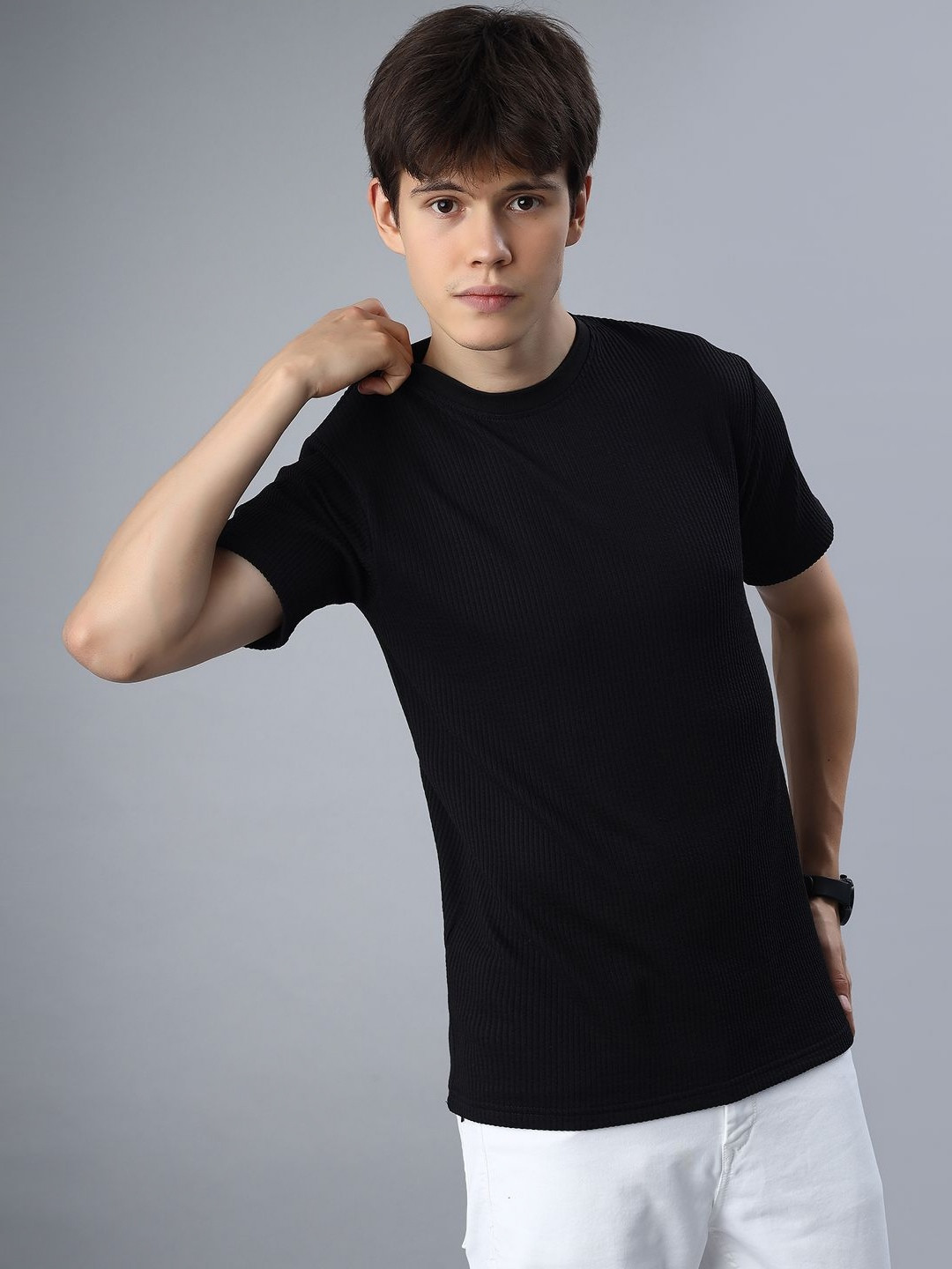 BLUWEEA Structured Round Neck Short Sleeves T-shirt