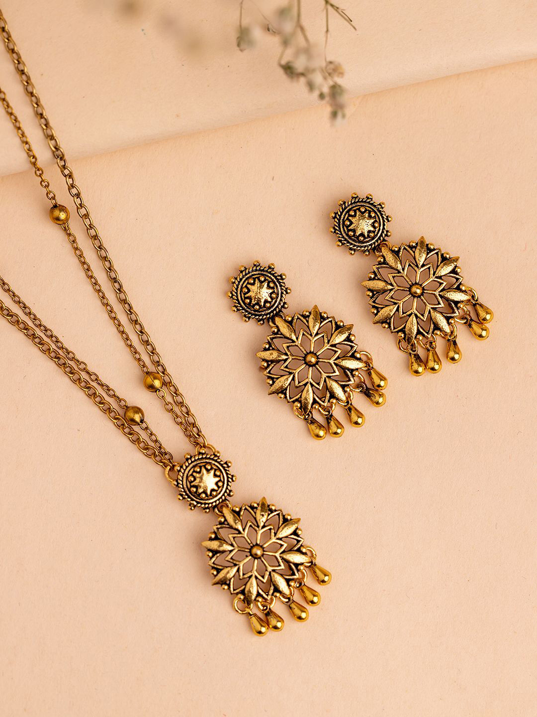 Fringes Floral Necklace Set