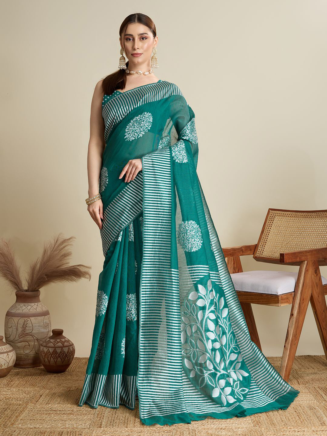 DIVASTRI Soft Silk With Weaving Border Saree And Matching Blouse Piece