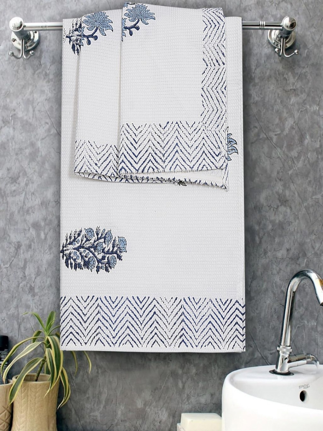 LIVING ROOTS Blue & White 3 Pieces Printed Cotton 350 GSM Towel Set