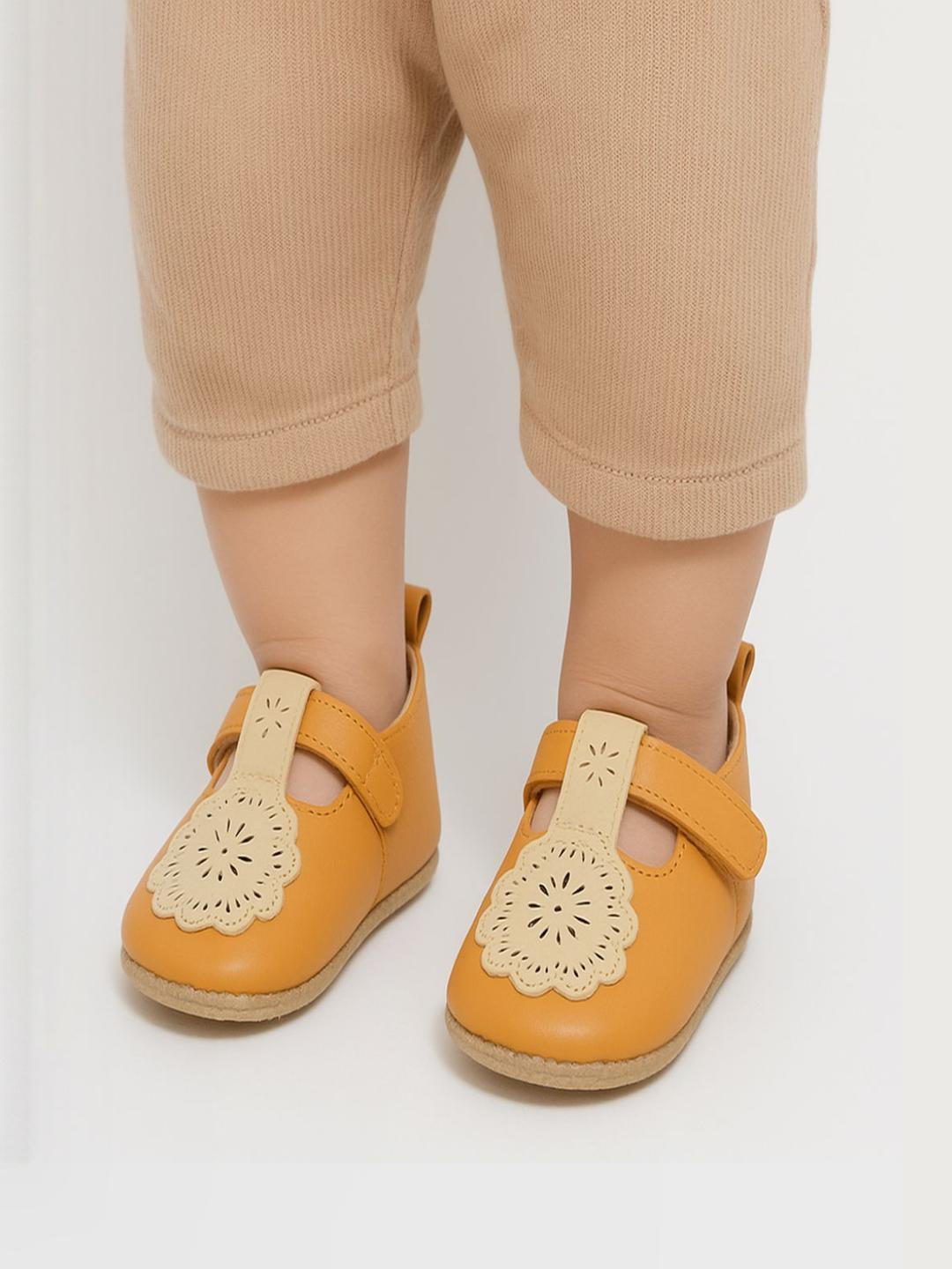 Star Fish Mustard Unisex Kids Cotton Booties