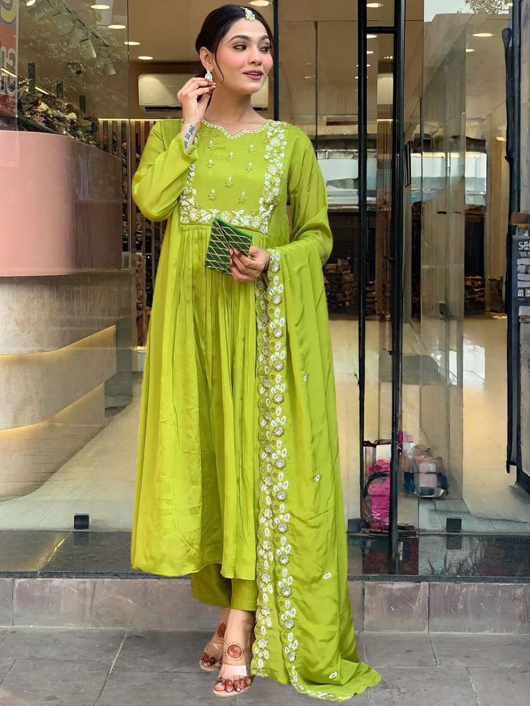 URMIR FASHION Women Embroidered Kurta With Trousers & Dupatta