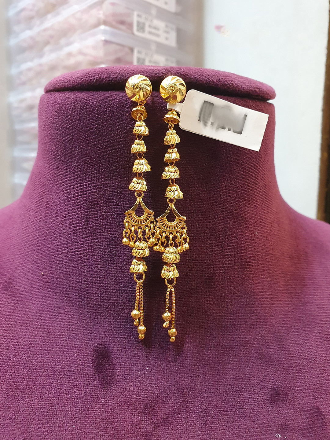 Anshenterpris Gold-Plated Sui Dhaga Dome Shaped Jhumkas