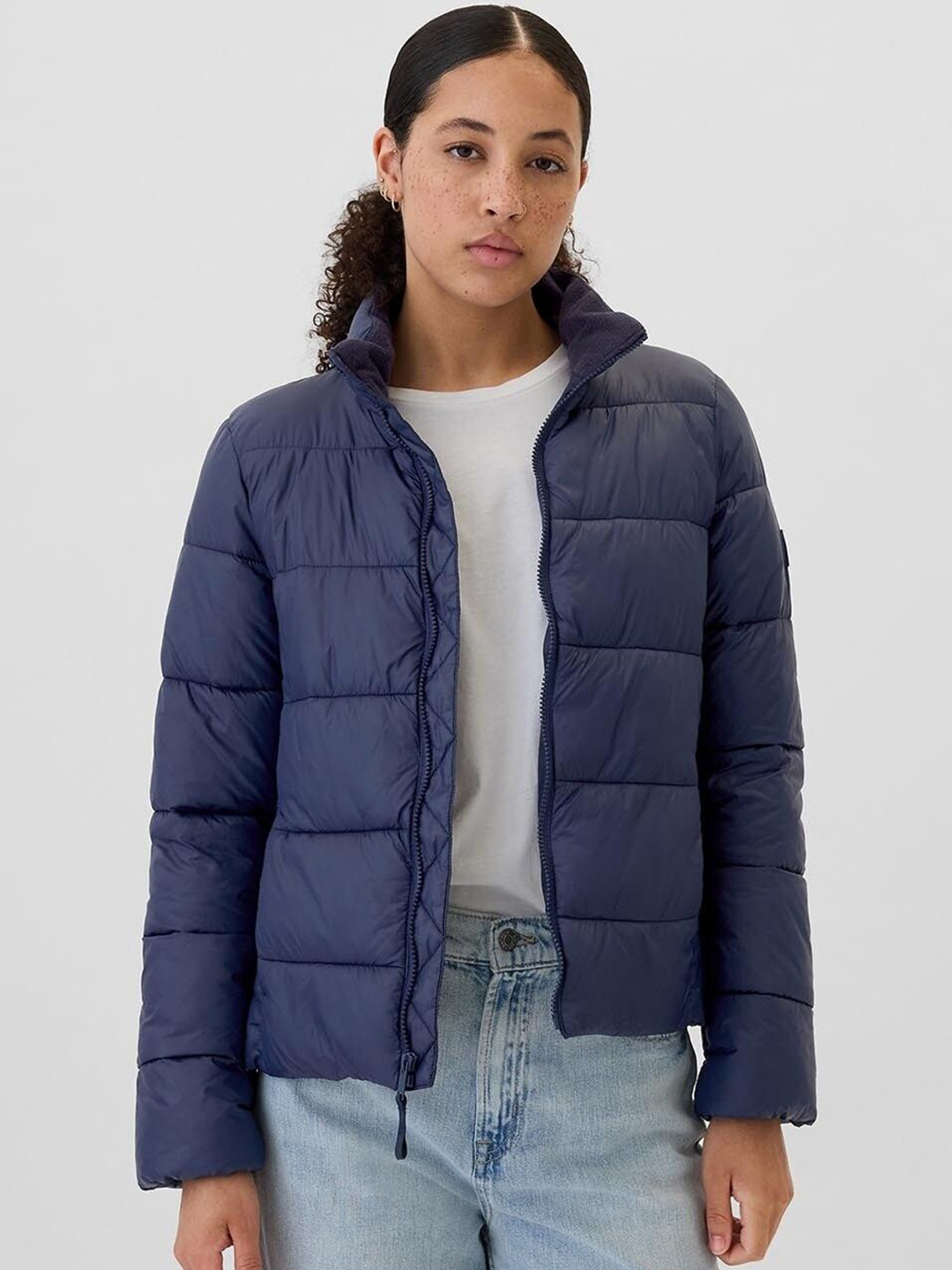 GAP V-Frch Logo Light Weight Puffer Jacket