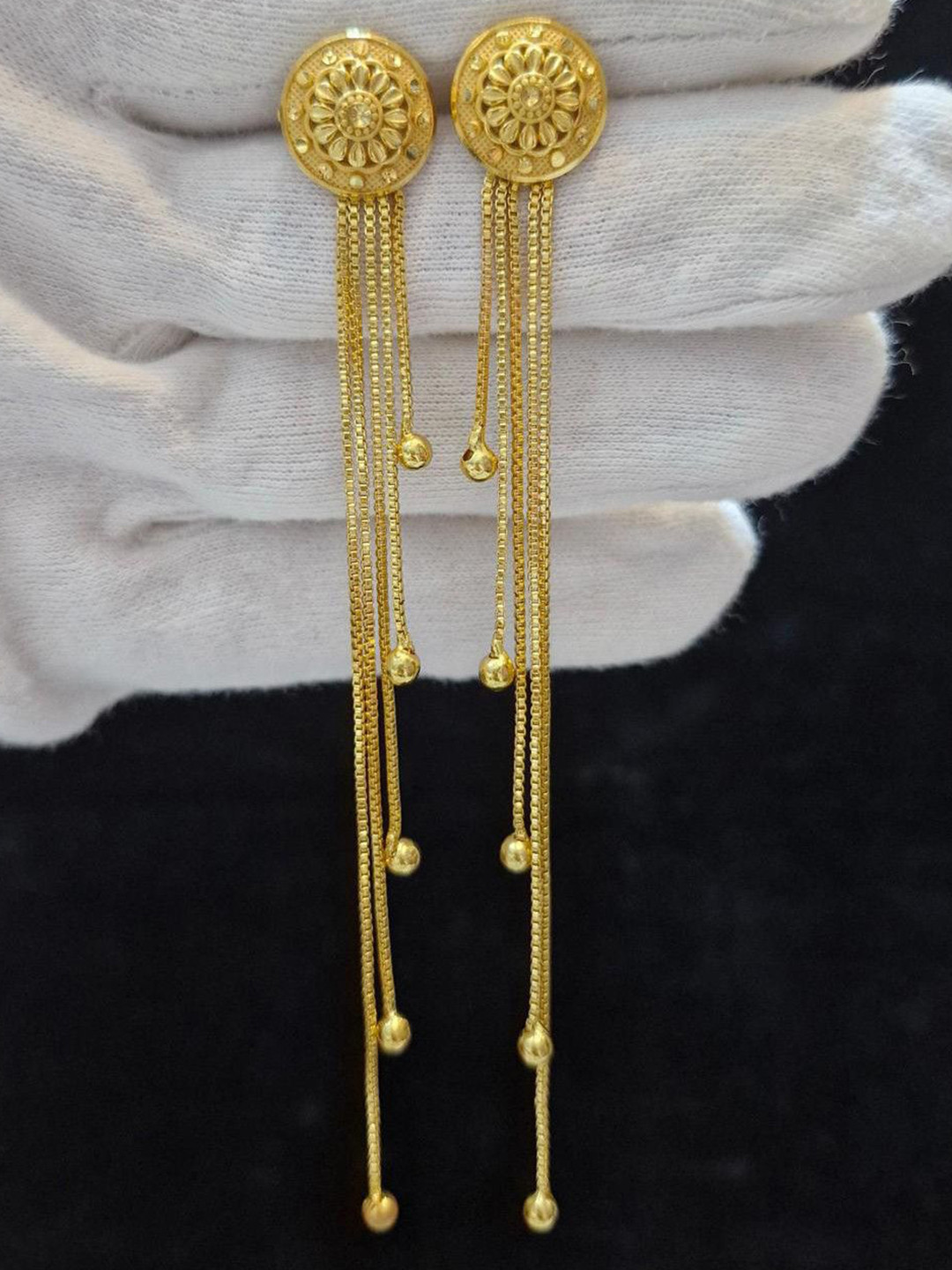 Anshenterpris Gold-Plated Sui Dhaga Tasselled Circular Drop Earrings