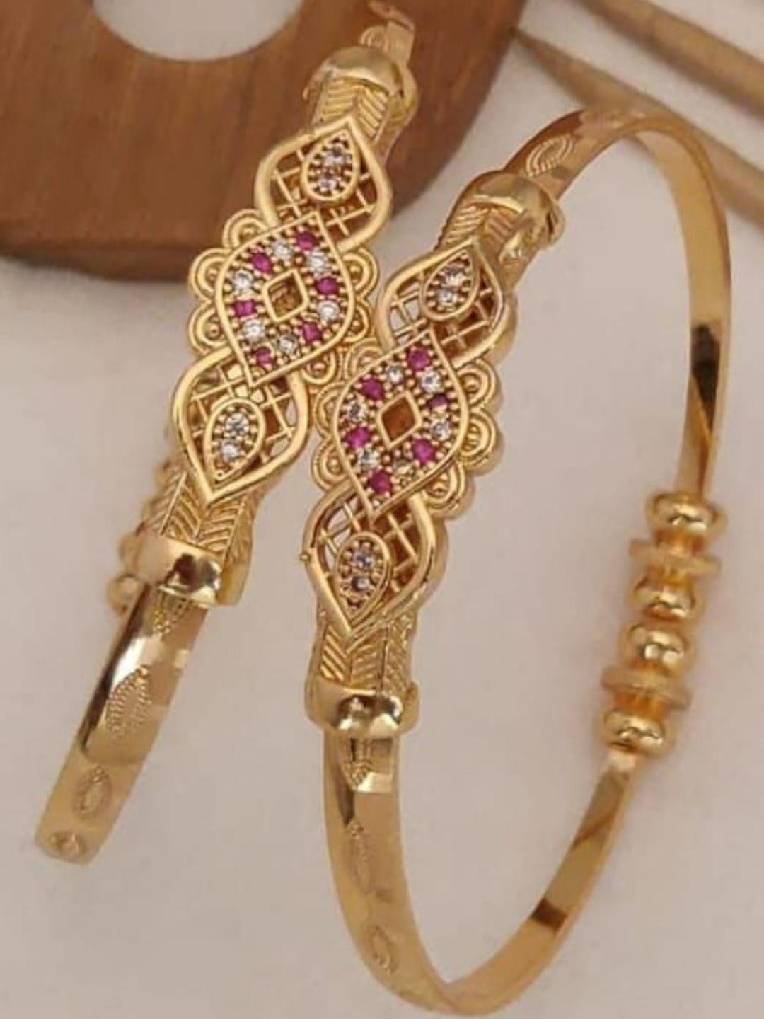 Jitaksh Women Gold Bangles Set