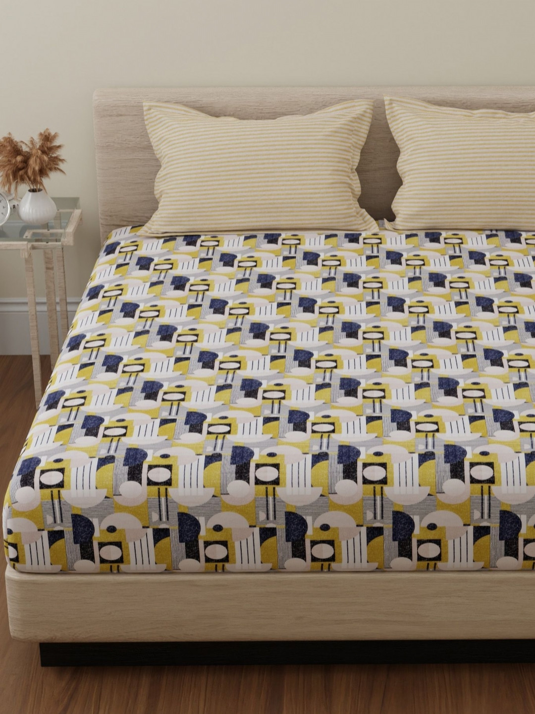 Huesland by Ahmedabad White & Blue Cotton 144 TC Double Queen Bedsheet Set-2.44mx2.23m