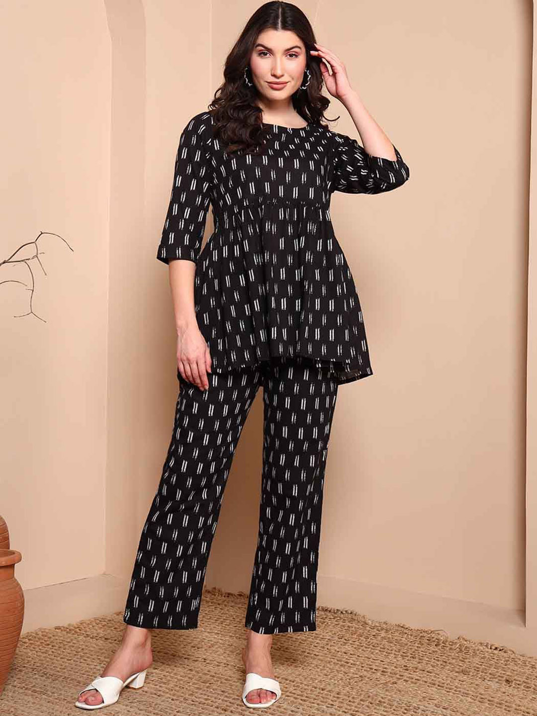 Harts And Darts Printed Round Neck Three Fourth Sleeve Tunic With Trousers Co-Ords