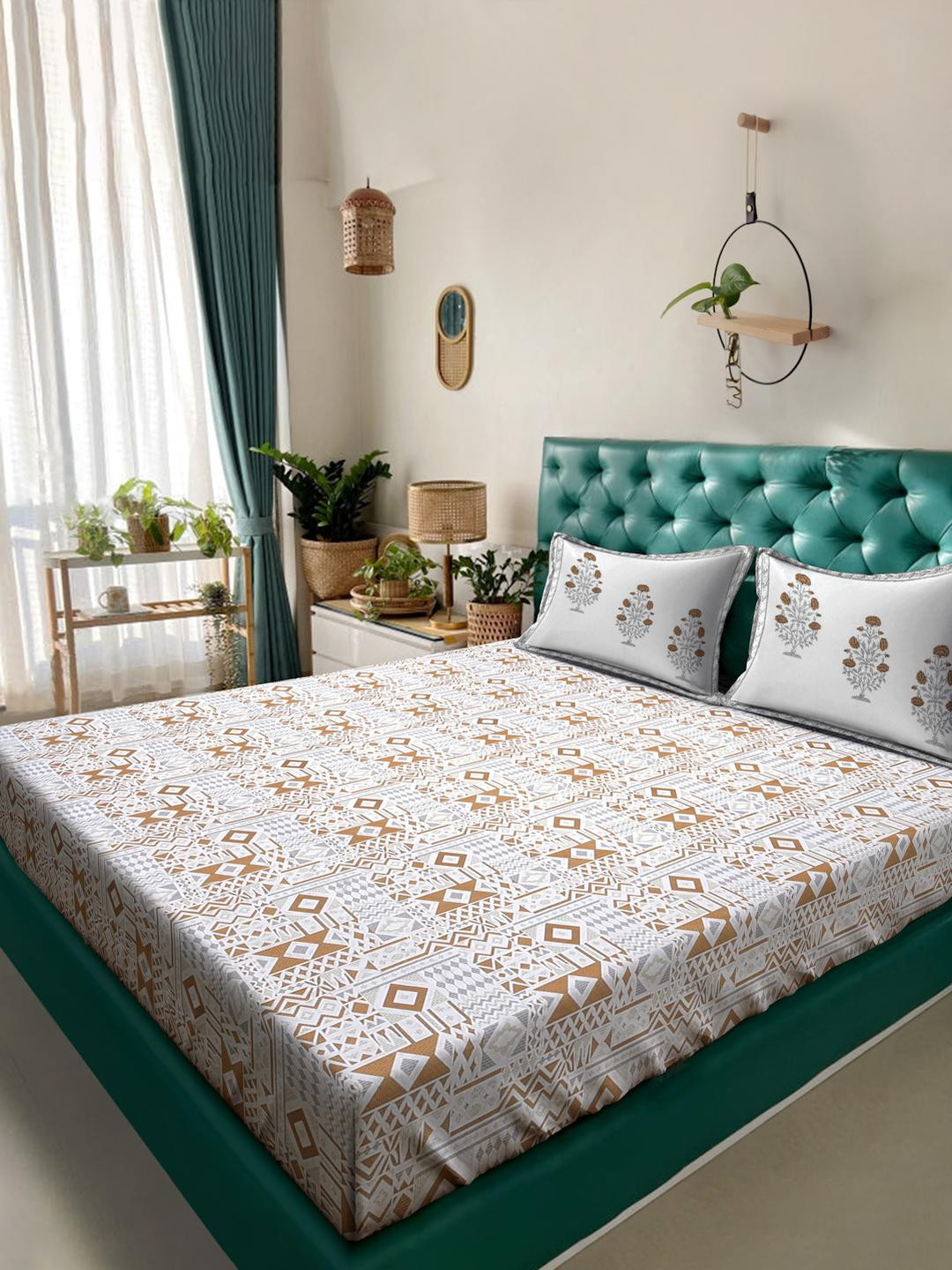 KLOTTHE Mustard Geometric King Bedsheet with 2 Pillow Covers