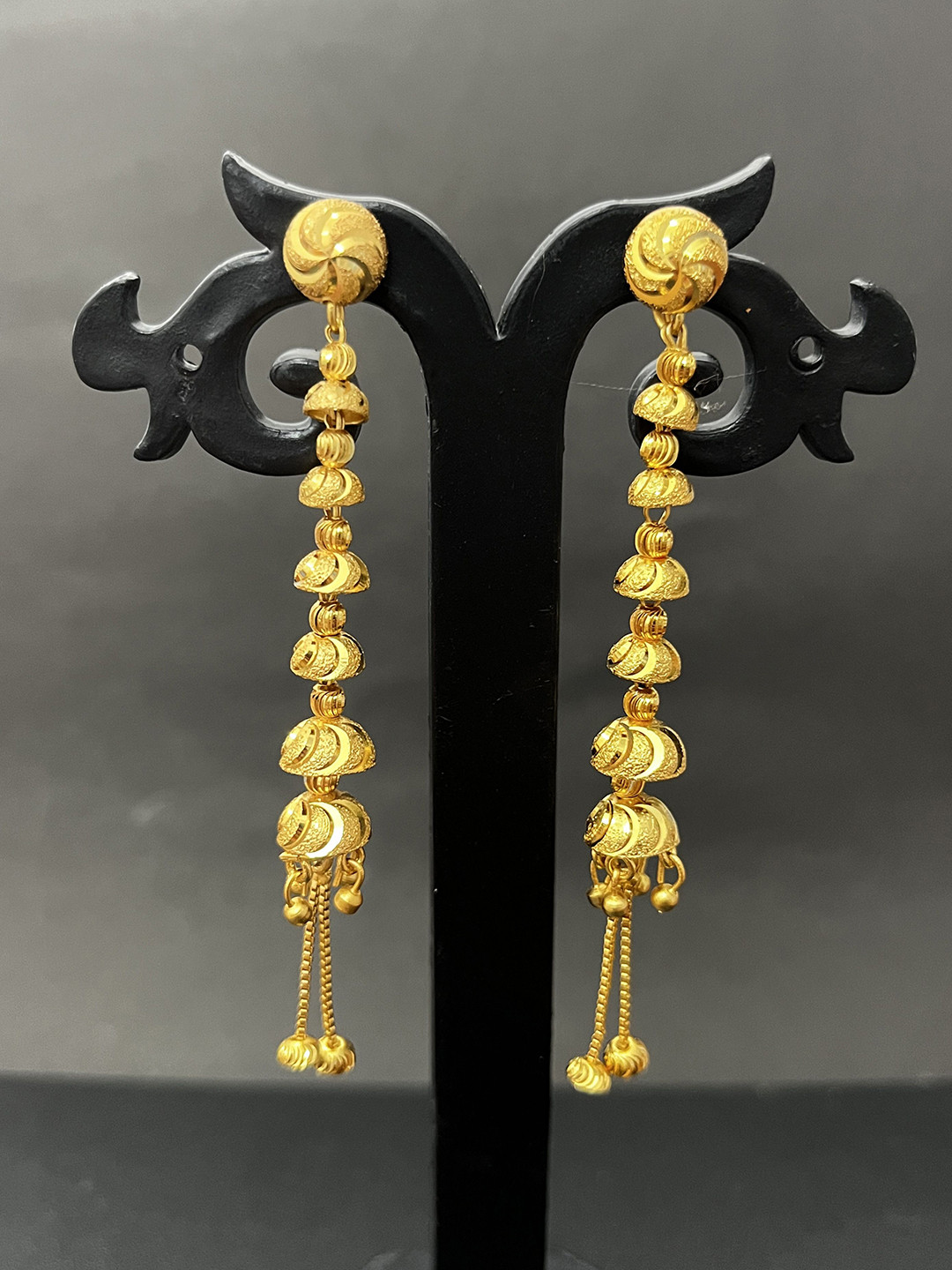 Anshenterpris Gold-Plated Sui Dhaga Dome Shaped Jhumkas