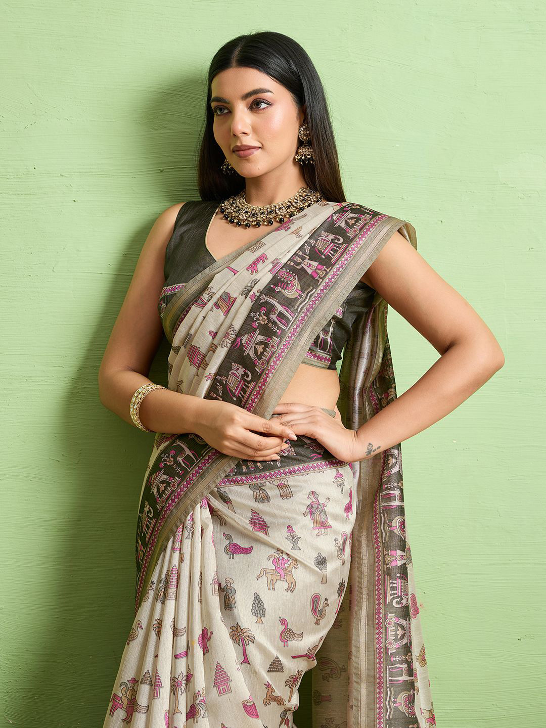 NIWAA Micro Silk Warli Printed Saree With Blouse Piece