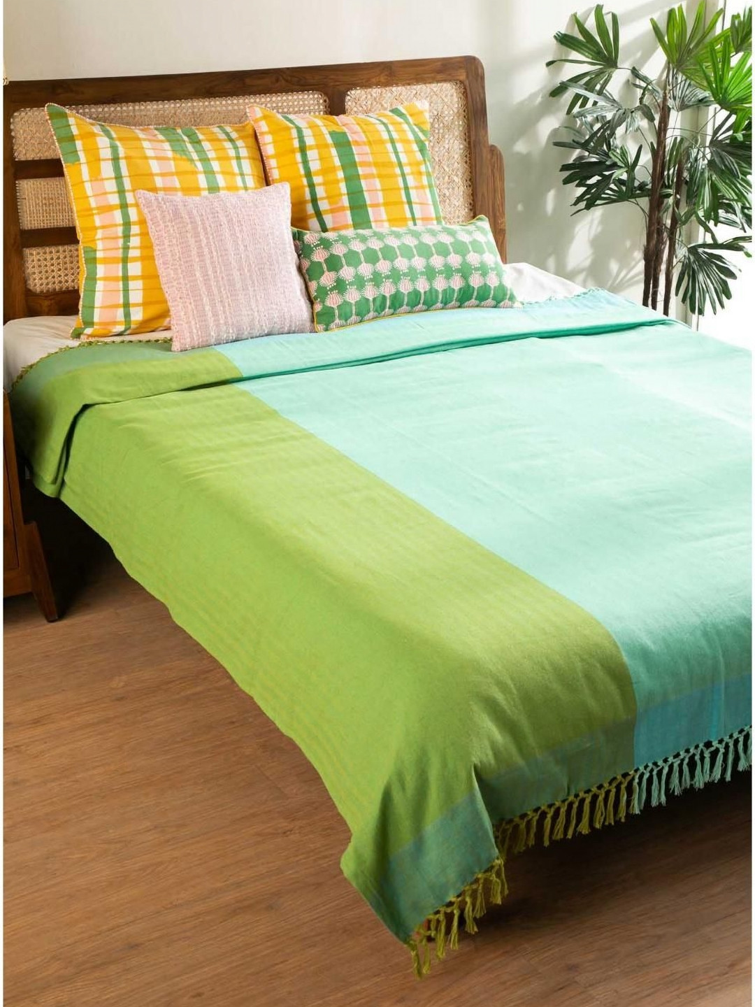 FREEDOM TREE Oram Green Colour-Blocked King Bedcover
