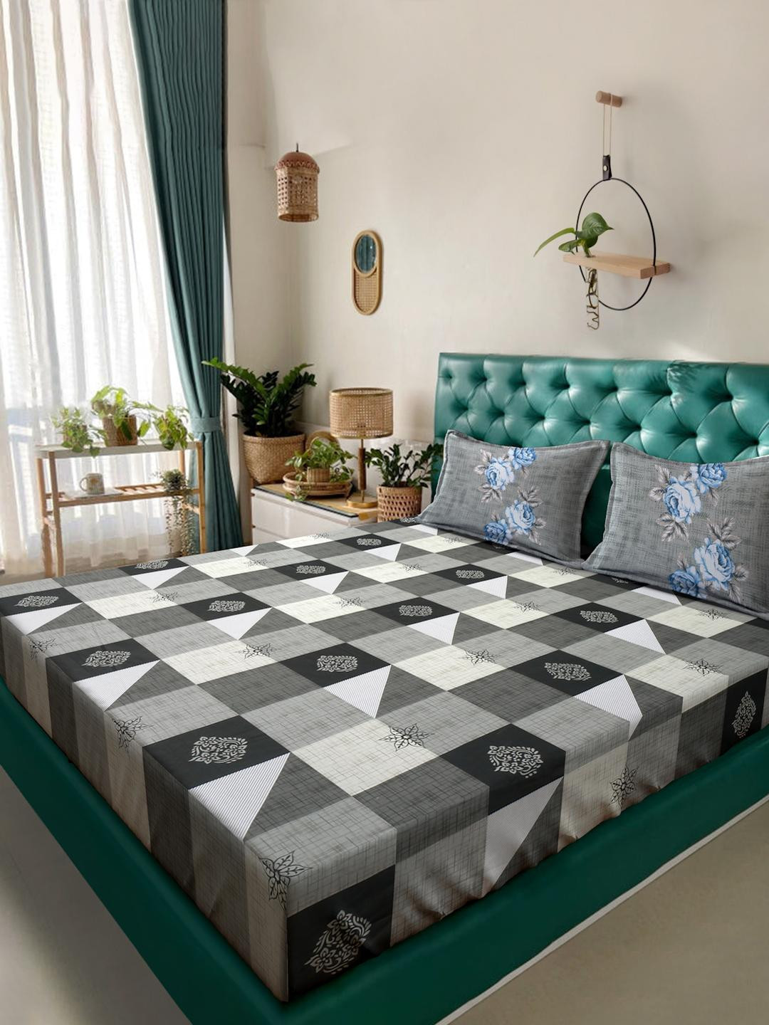 KLOTTHE Grey & Black Print King Bedsheet with 2 Pillow Covers