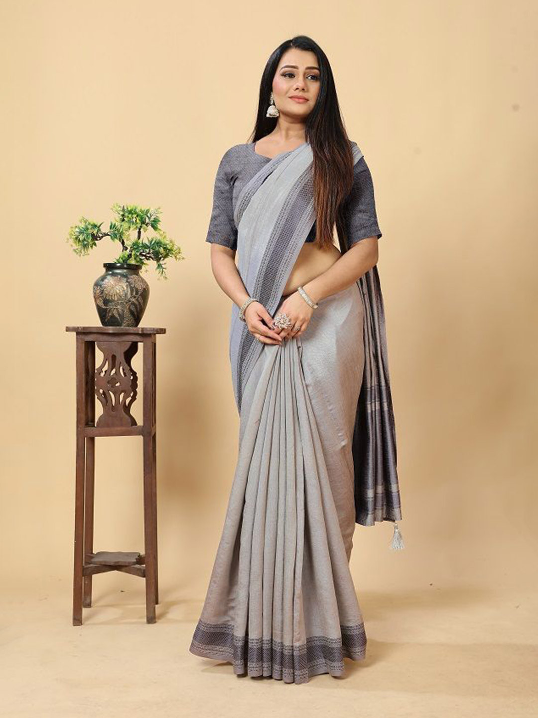 NIKATT Women Woven Designed Border Saree