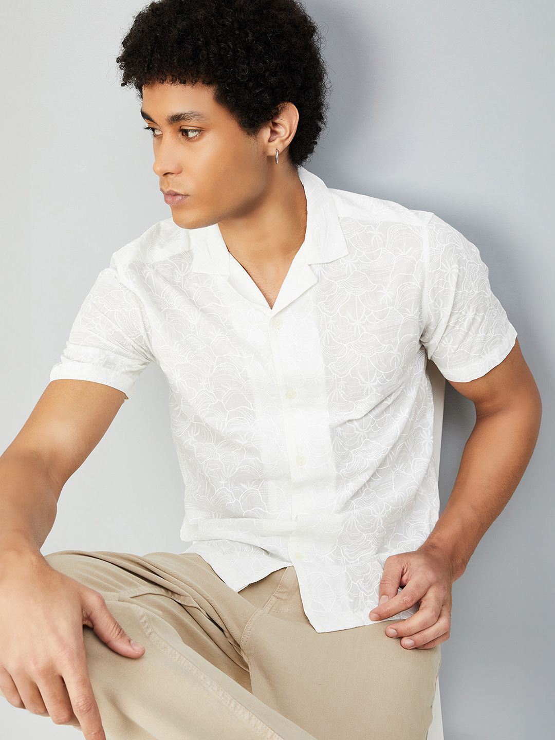 max Men Floral Embroidered Cutaway Collar Shirts