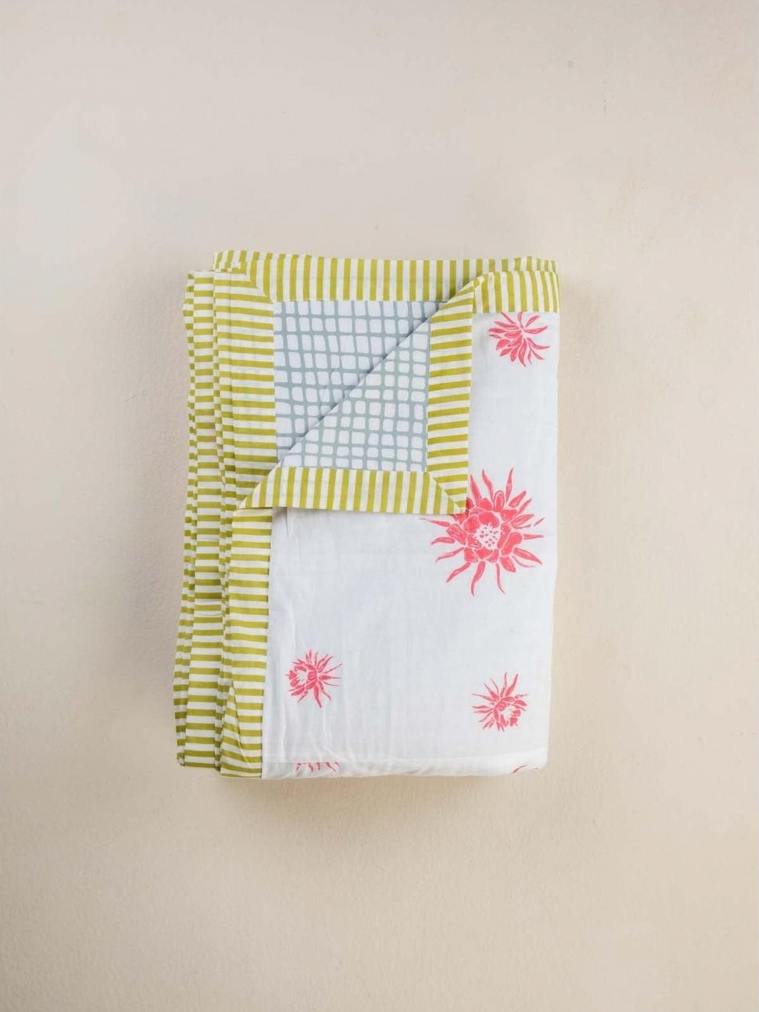 FREEDOM TREE Coral & White Floral AC Room Single Bed Dohar