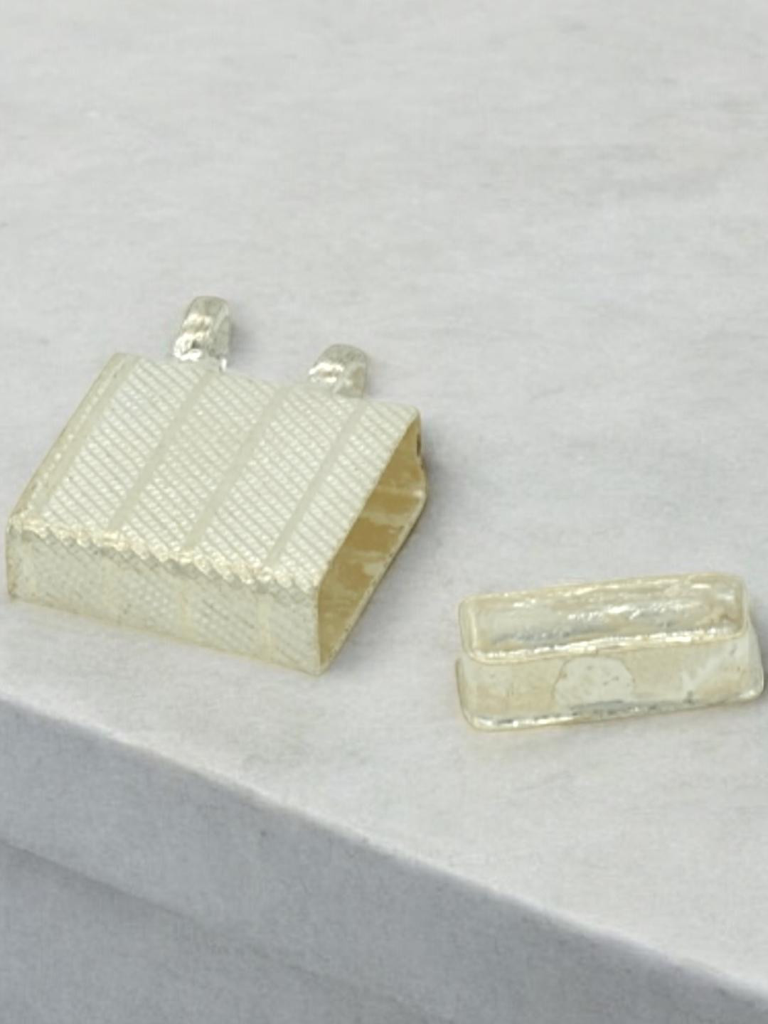 SOMYA Silver Square Pendant