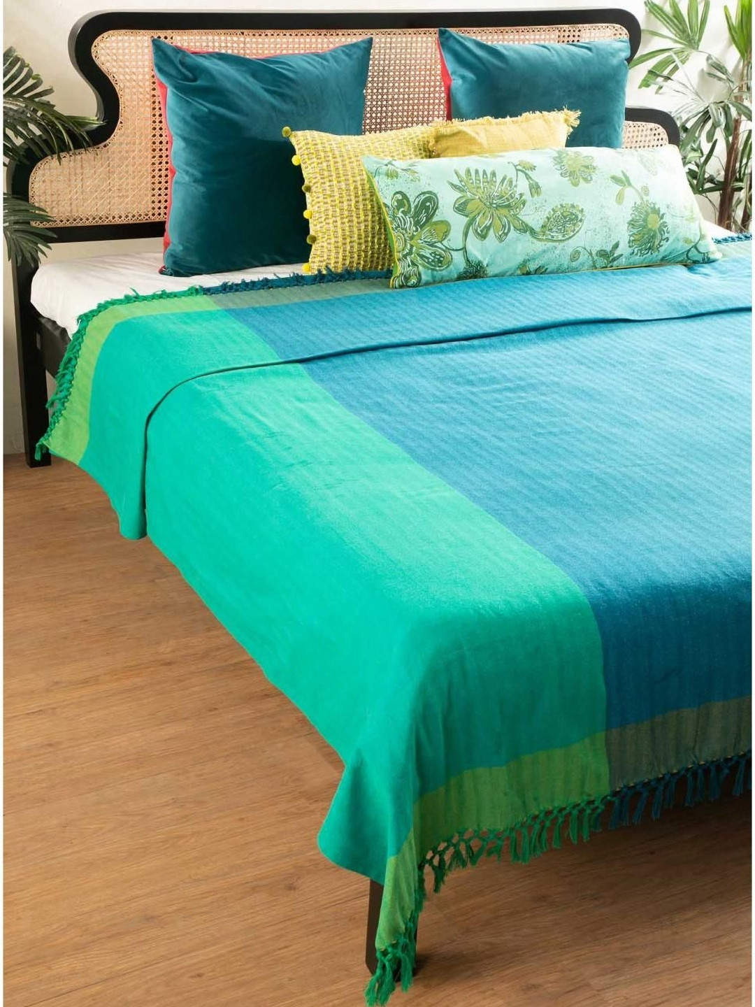 FREEDOM TREE Oram Blue & Sea Green Colour-Blocked DoubleBedcover