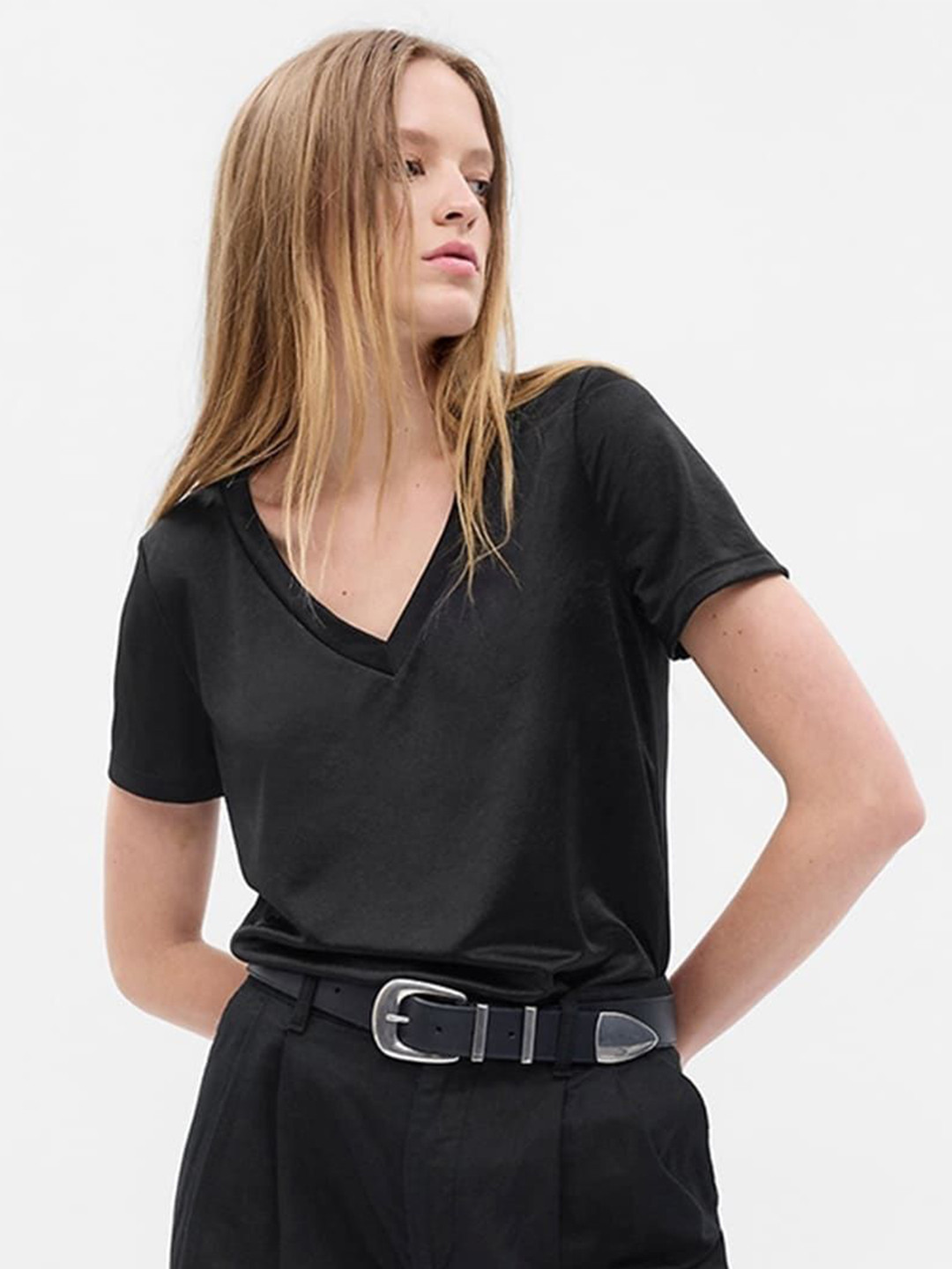 GAP Women Solid V-Neck Relaxed Fit T-shirt